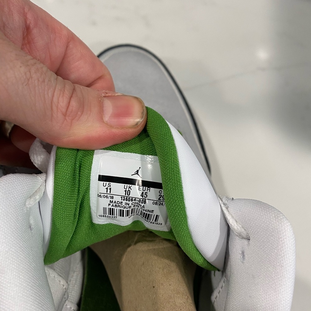 Air Jordan iii (3) retro. Smoke grey/Chlorophyll.